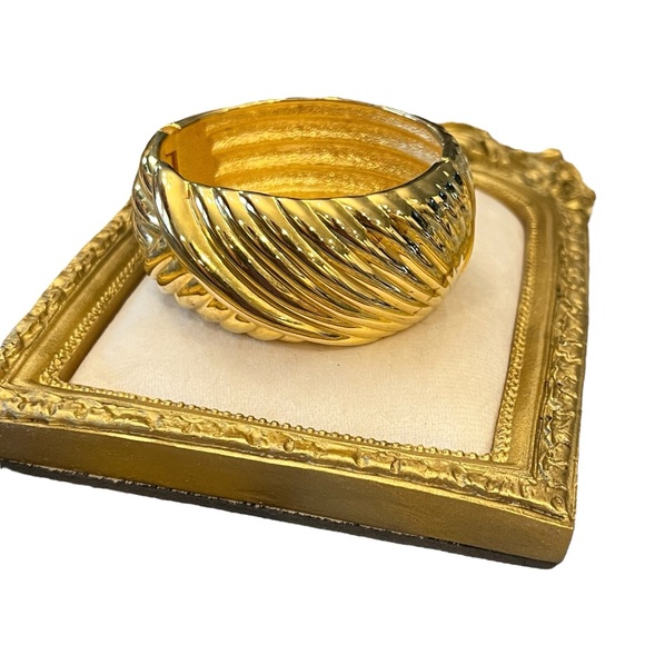Wide Chunky Linear Ribbed Gold Tone Bangle‎ Bracelet Vintage Jewelry Boho Mod - Picture 4 of 12